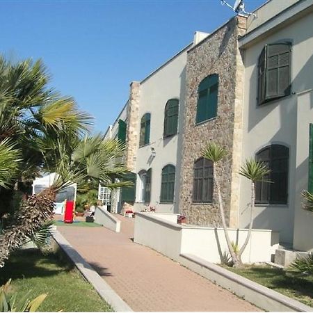 Albergo Ristorante Lucciola Santo Stefano al Mare Extérieur photo