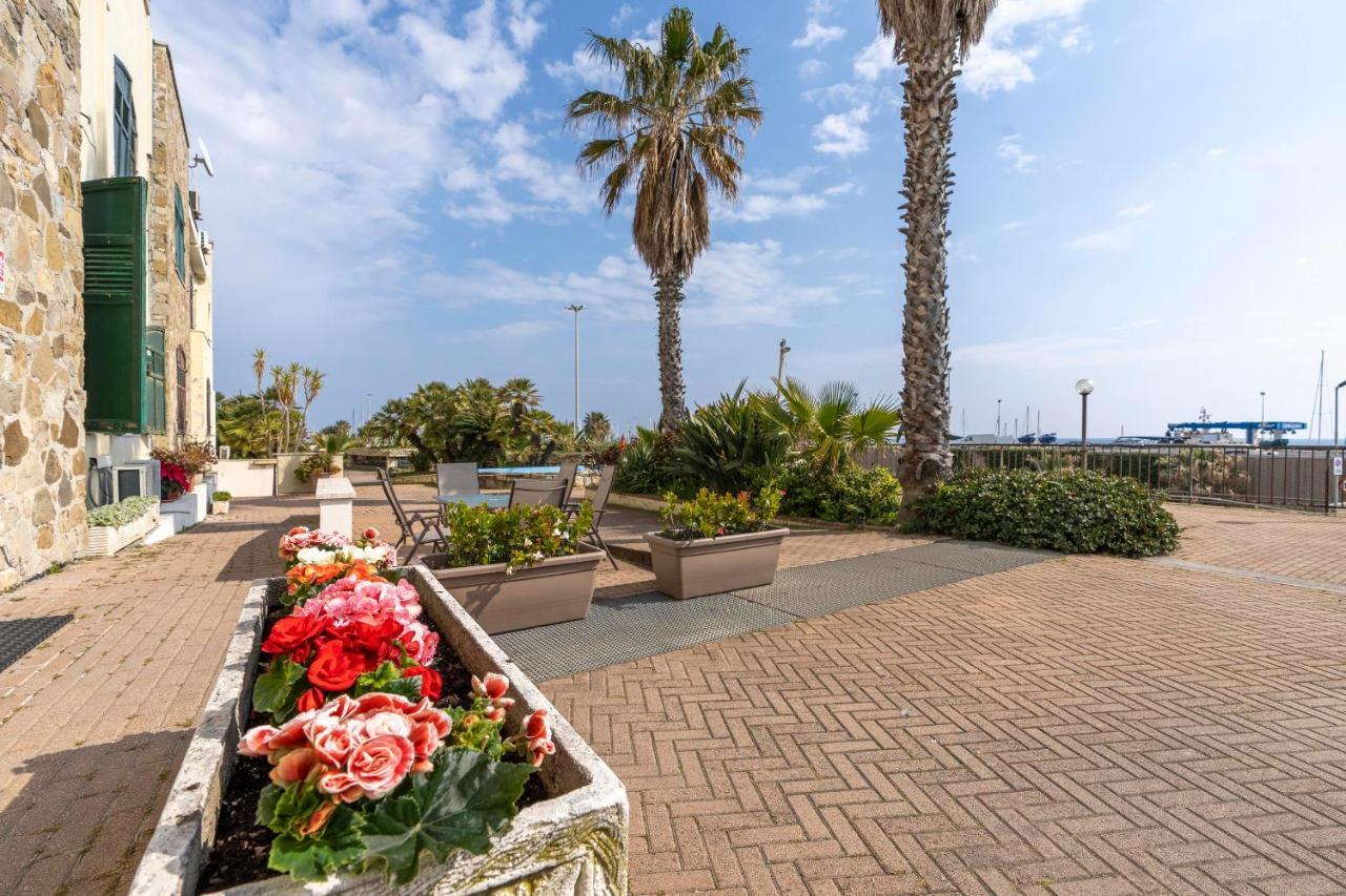 Albergo Ristorante Lucciola Santo Stefano al Mare Extérieur photo
