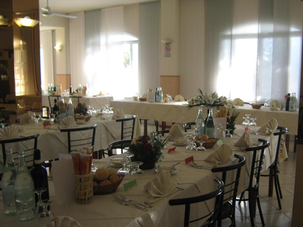 Albergo Ristorante Lucciola Santo Stefano al Mare Extérieur photo