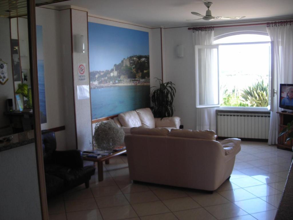 Albergo Ristorante Lucciola Santo Stefano al Mare Extérieur photo