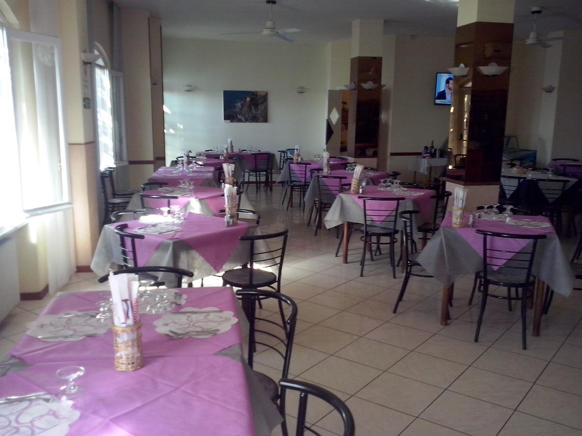Albergo Ristorante Lucciola Santo Stefano al Mare Extérieur photo