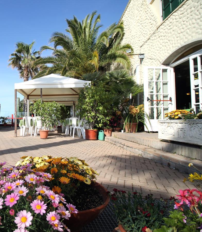 Albergo Ristorante Lucciola Santo Stefano al Mare Extérieur photo