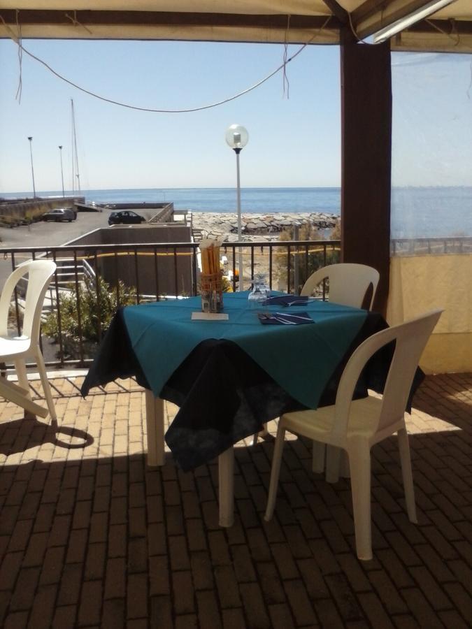 Albergo Ristorante Lucciola Santo Stefano al Mare Extérieur photo
