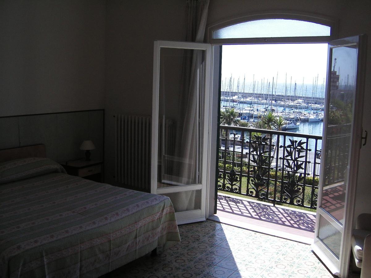 Albergo Ristorante Lucciola Santo Stefano al Mare Extérieur photo