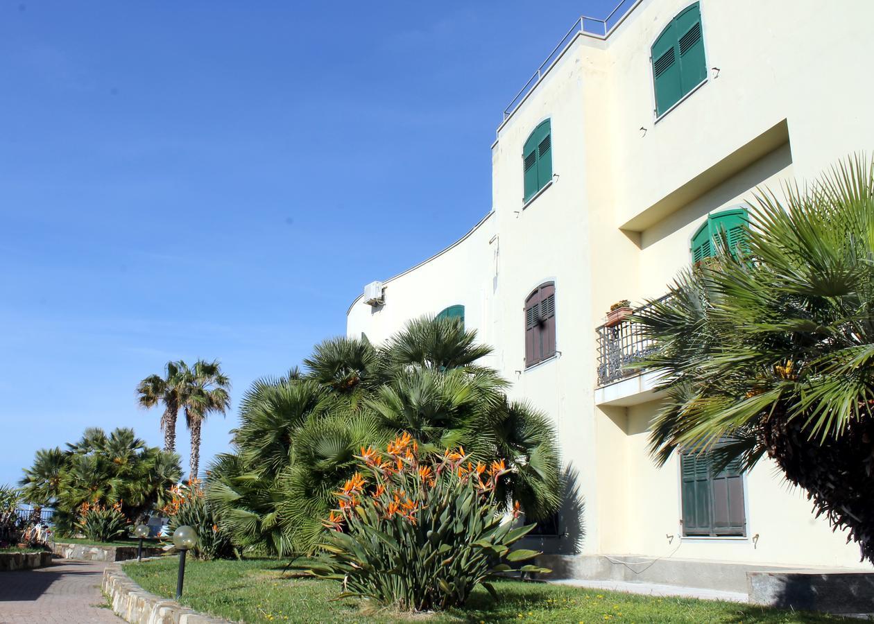 Albergo Ristorante Lucciola Santo Stefano al Mare Extérieur photo
