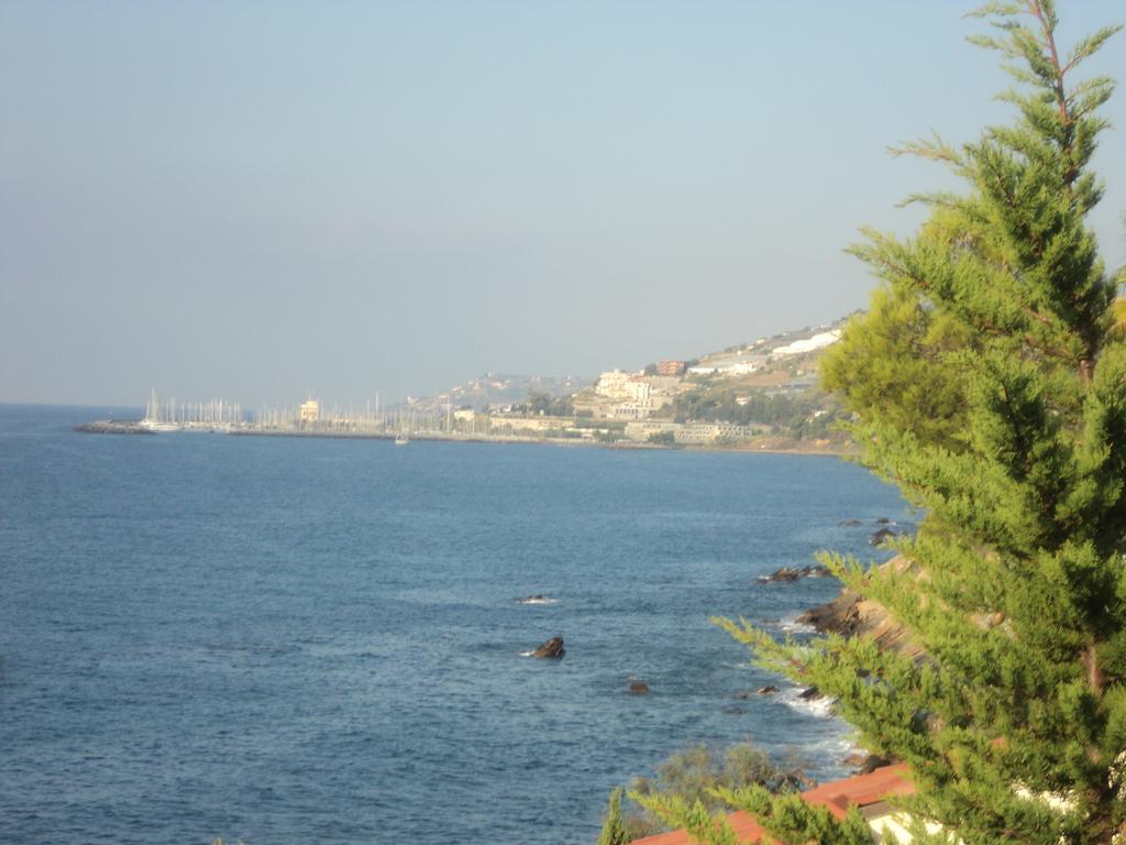 Albergo Ristorante Lucciola Santo Stefano al Mare Extérieur photo