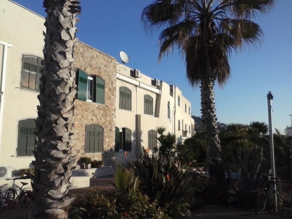 Albergo Ristorante Lucciola Santo Stefano al Mare Extérieur photo