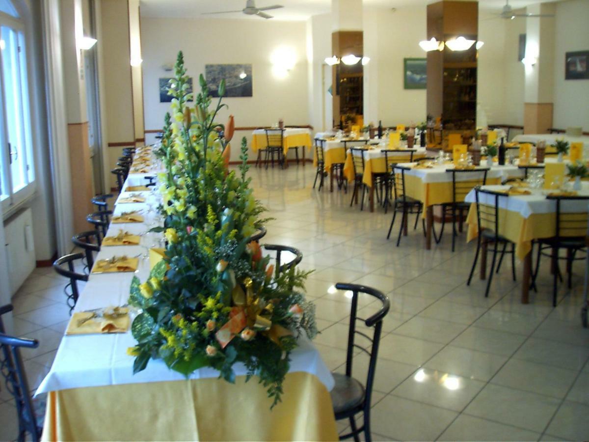 Albergo Ristorante Lucciola Santo Stefano al Mare Extérieur photo