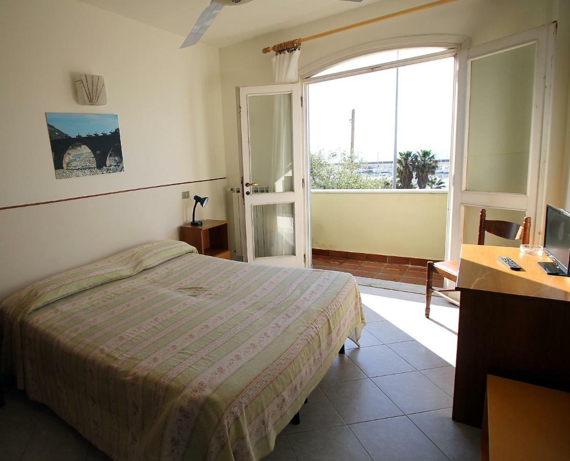 Albergo Ristorante Lucciola Santo Stefano al Mare Extérieur photo